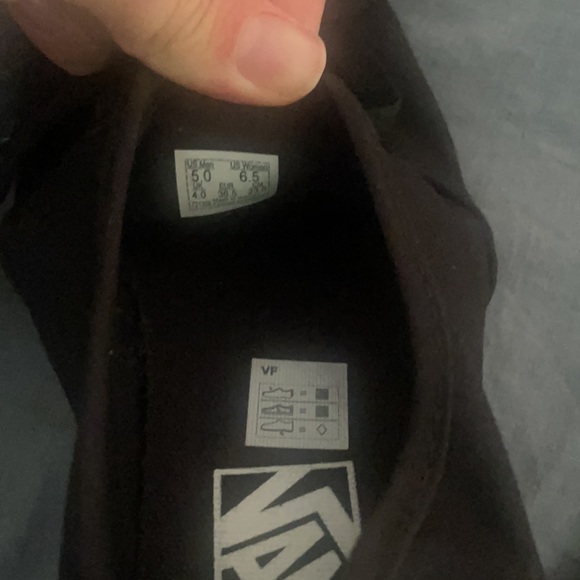 Vans sneakers NWOT - Picture 3 of 4